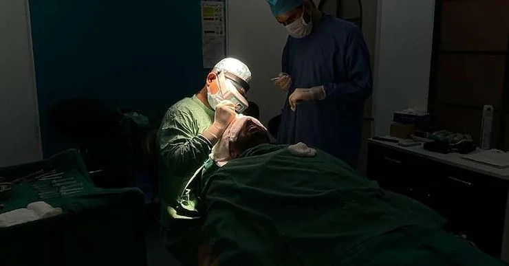 How to Deal with Scabs After Hair Transplant Surgery? - SkinQure, Delhi